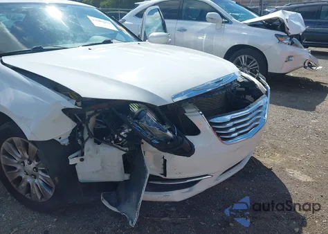 2012 Chrysler 200 Lx z USA, uszkodzony, nr VIN 1C3CCBAB5CN244559